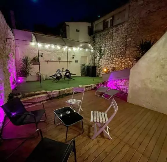 Appartement Love Room Avec Jacuzzi Et Hammam Privatisé Lieu Insolite En Amoureux Spa Détente Assurée