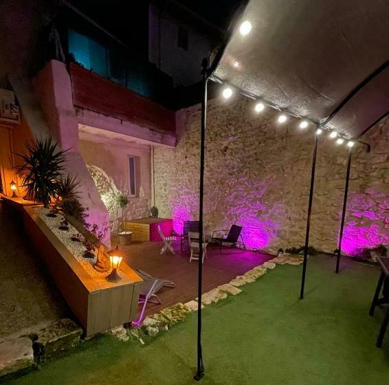 Appartement Love Room Avec Jacuzzi Et Hammam Privatisé Lieu Insolite En Amoureux Spa Détente Assurée