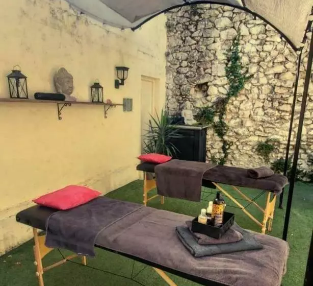 Appartement Love Room Avec Jacuzzi Et Hammam Privatisé Lieu Insolite En Amoureux Spa Détente Assurée