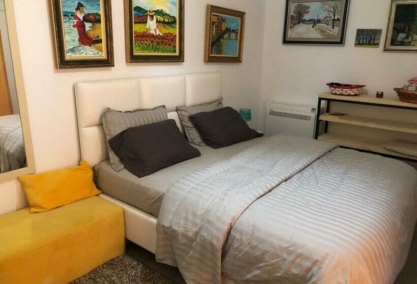 Beach Apartment Diell Complex , Qerret