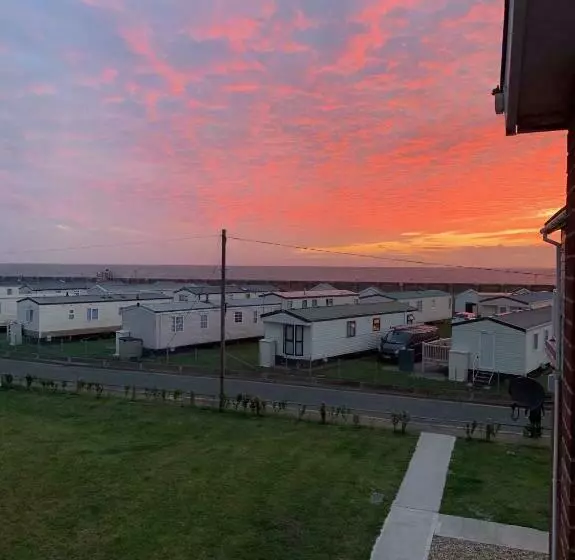 Beautiful 3 Bed House In Hunstanton   Near Searles With Sea Views