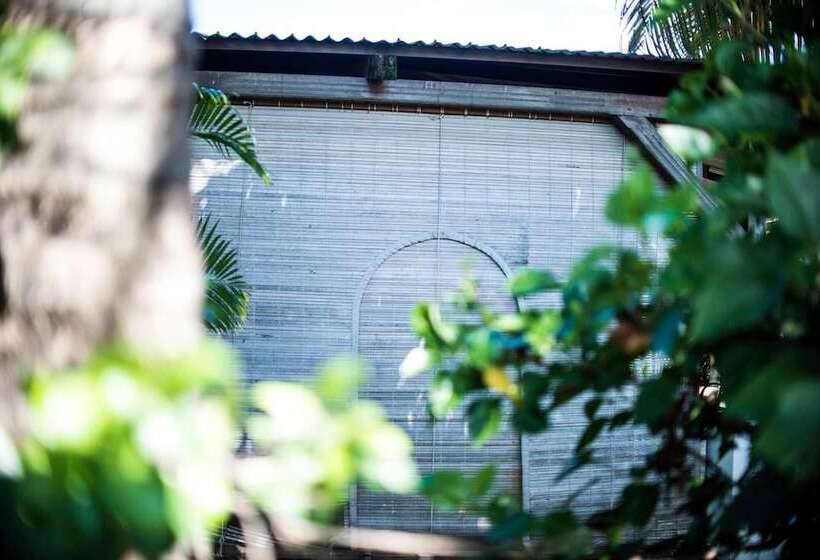 Ti Baz Beach House With Mountain View