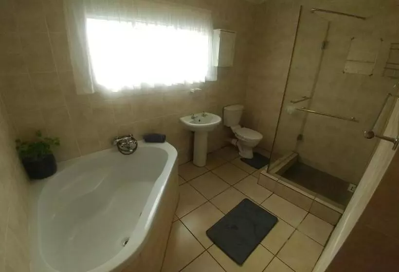 Four Seasons Self Catering Guest House