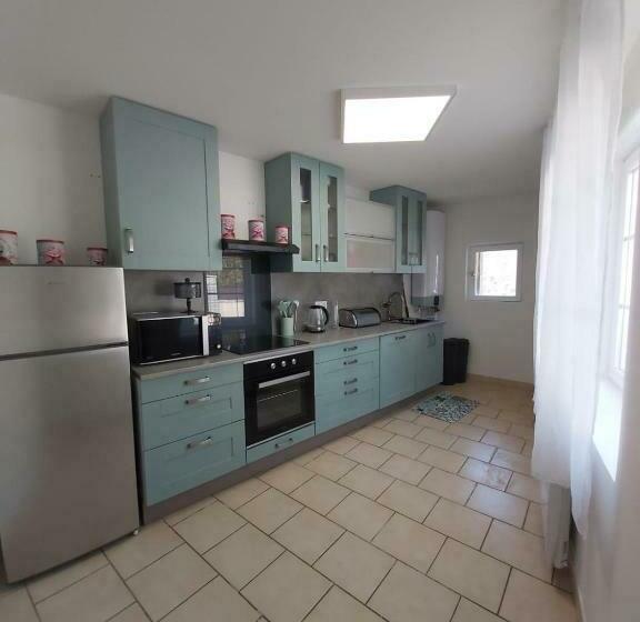 La Petite Dame De Bayeux