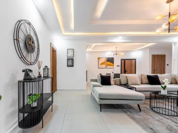 Silhouette Apartment