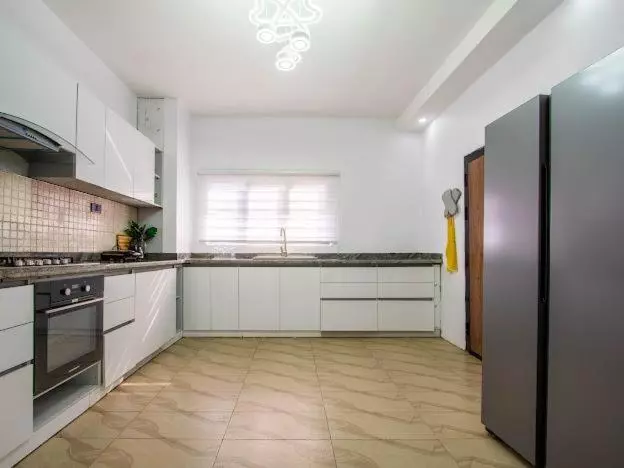 Silhouette Apartment