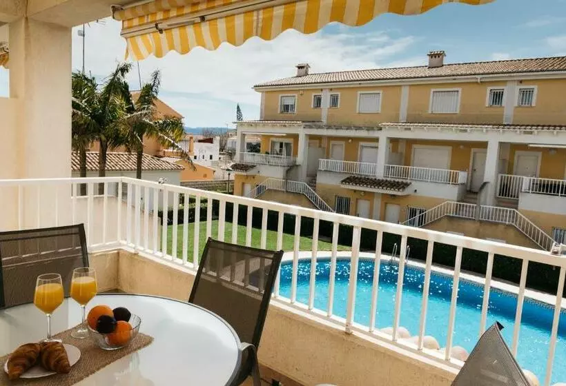 Townhouse With Terraces And Communal Pool