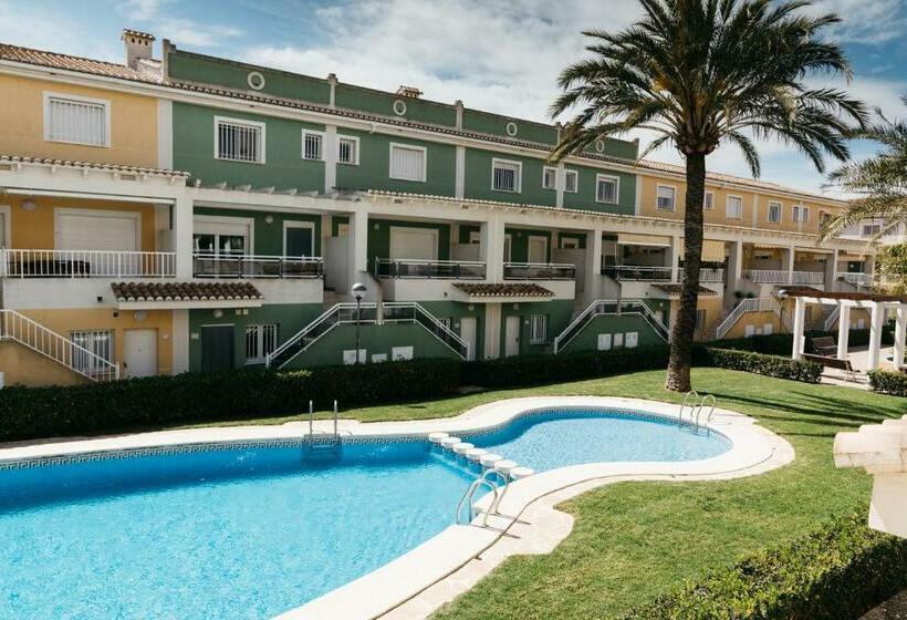 Townhouse With Terraces And Communal Pool
