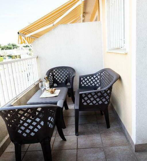 Townhouse With Terraces And Communal Pool