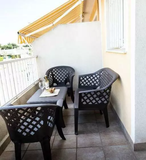 Townhouse With Terraces And Communal Pool