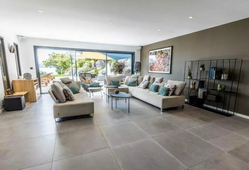 Villa Blanche Luxury   Pieds Dans L Eau, Piscine Chauffée