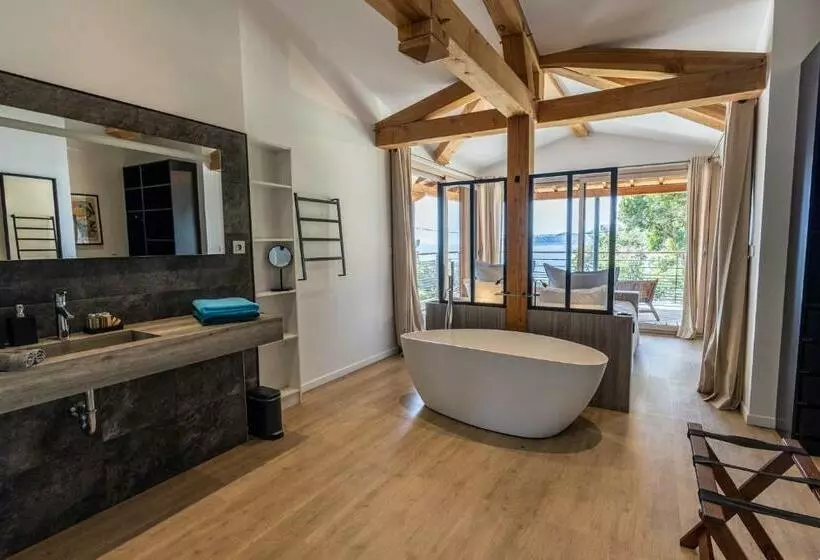 Villa Blanche Luxury   Pieds Dans L Eau, Piscine Chauffée