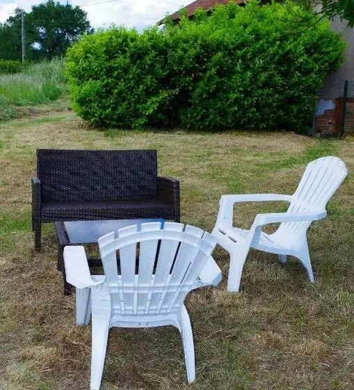 Bungalow Charmant A Pierrefitte Sur Loire + Jardin Et Bbq