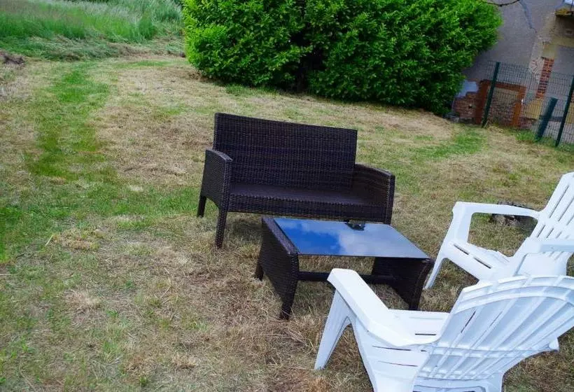 Bungalow Charmant A Pierrefitte Sur Loire + Jardin Et Bbq