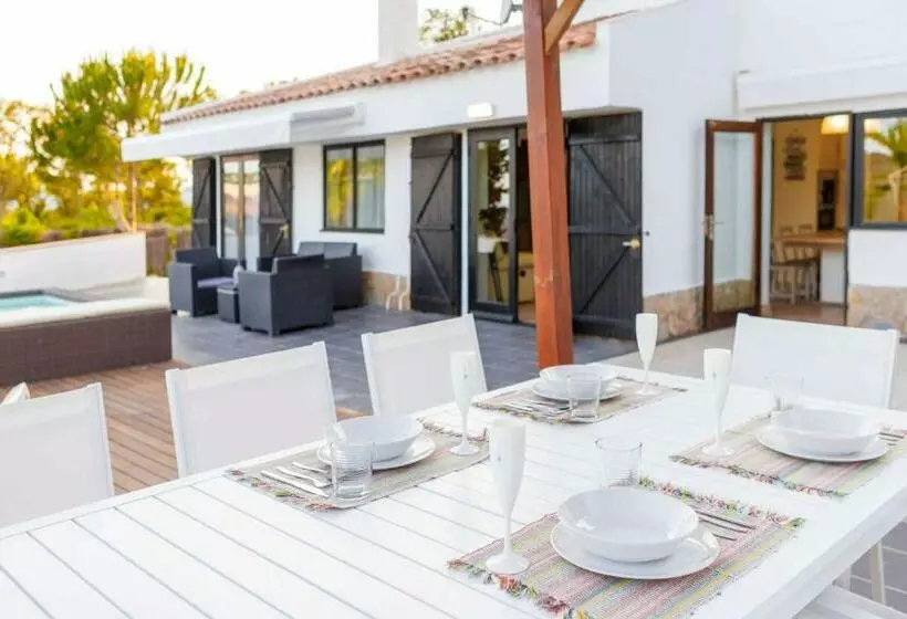 La Villa De Los Mares