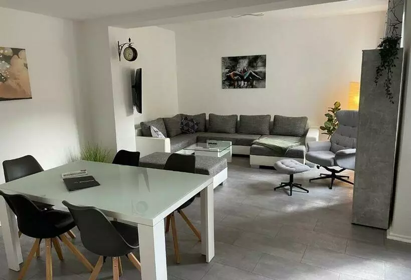 Große Moderne Ferienwohnung, Ruhige Innenstadtlage