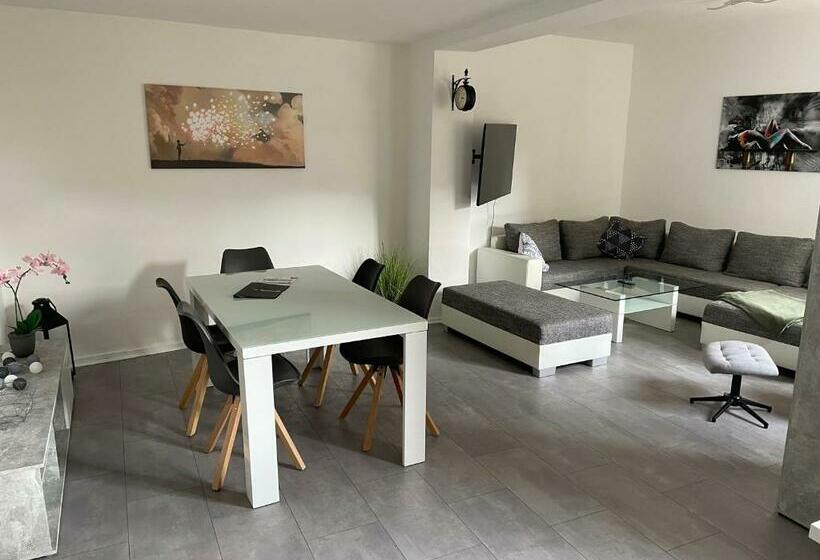 Große Moderne Ferienwohnung, Ruhige Innenstadtlage