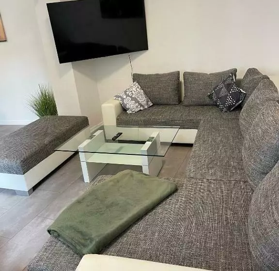 Große Moderne Ferienwohnung, Ruhige Innenstadtlage