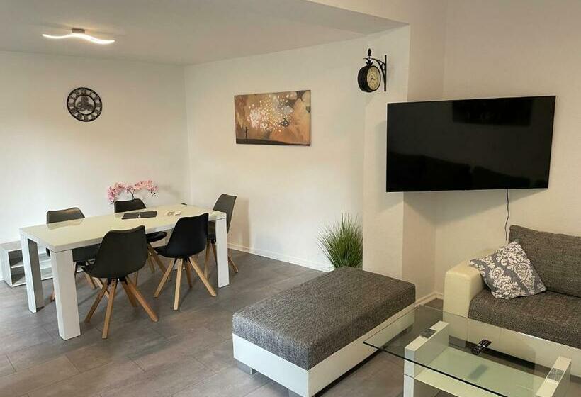 Große Moderne Ferienwohnung, Ruhige Innenstadtlage