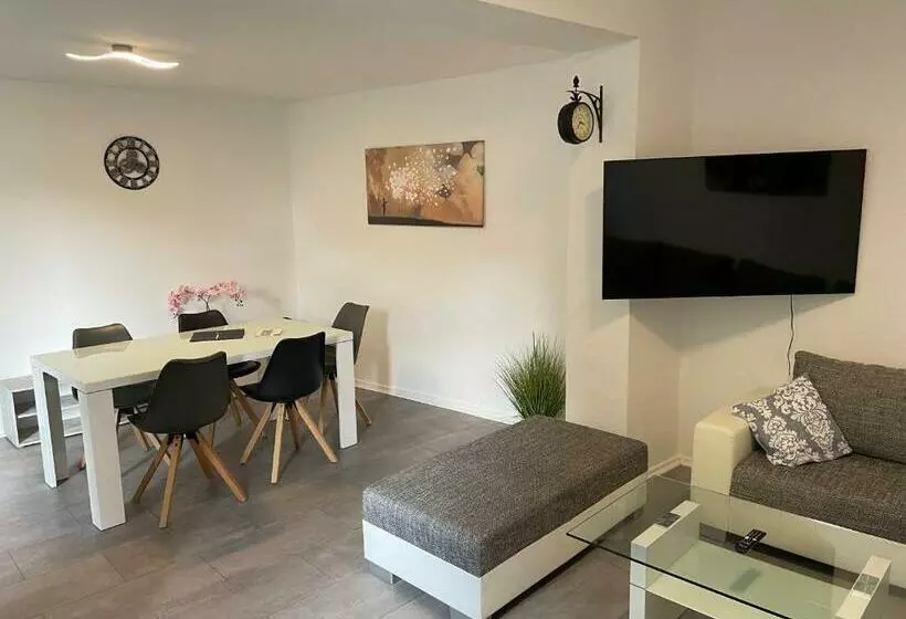 Große Moderne Ferienwohnung, Ruhige Innenstadtlage