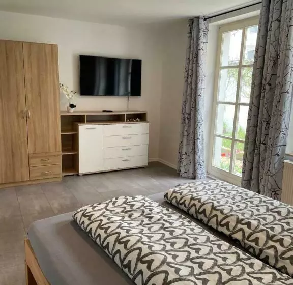 Große Moderne Ferienwohnung, Ruhige Innenstadtlage