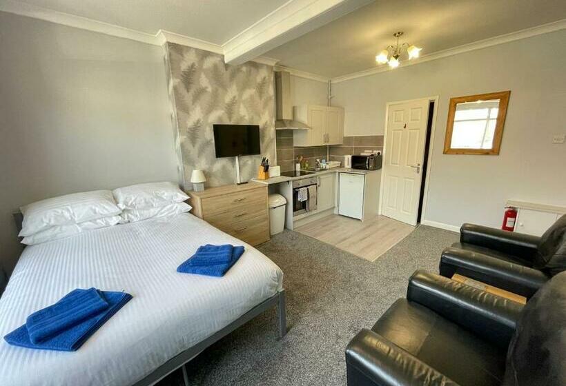 Large Ground Floor Studio Holiday Apartment Skegness   Flat 12