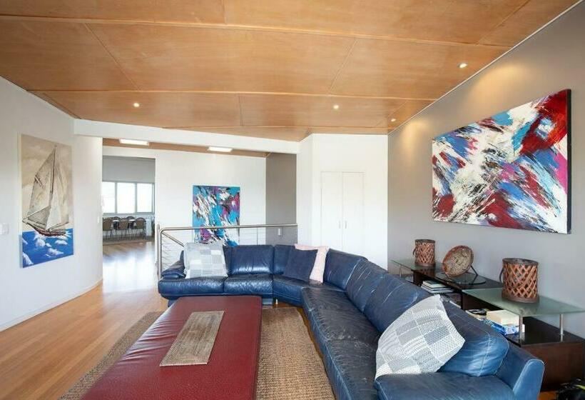 Saltwater 1 Penthouse Apartment With Ocean Views Sleeps 8