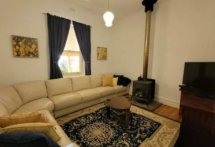 Sunset Ridge Accommodation  Rockville Homestead