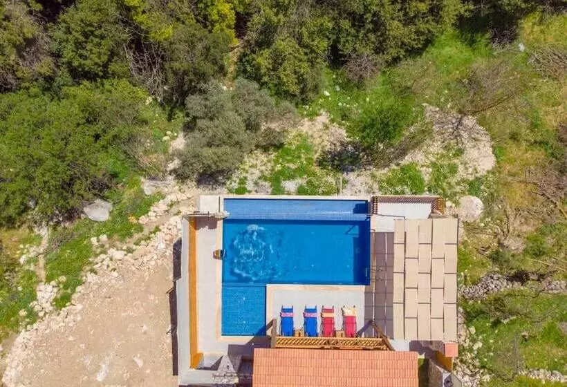 Villa Senir  Doğayla Iç Içe Size Ait Havuzlu Villa