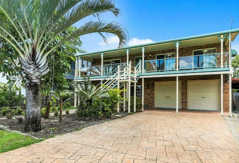 32 Bombala Crescent Rainbow Beach Aircon Pool Pets Welcome