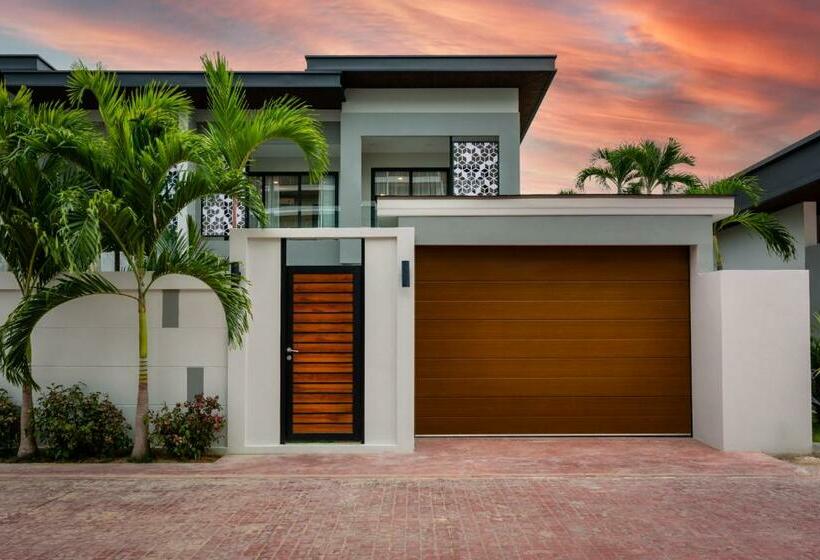 Serenity Jomtien Pool Villas