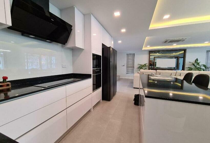 Serenity Jomtien Pool Villas