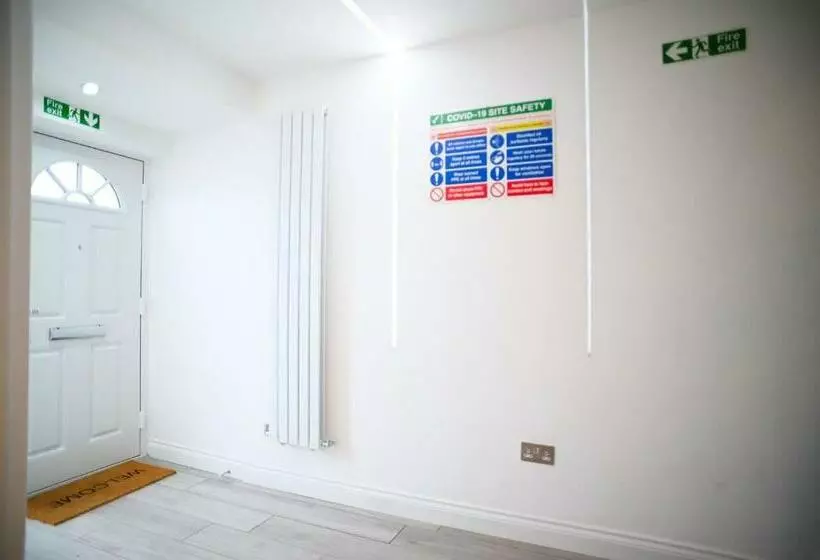 A Brand New Massive 4 Bed Villa In Rainham Essex London