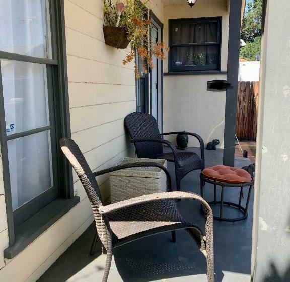 Charm West Valley Perfect Location By Westfield Topanga