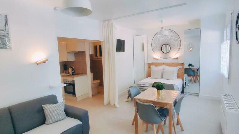 Le Studio Des Tours   Parking