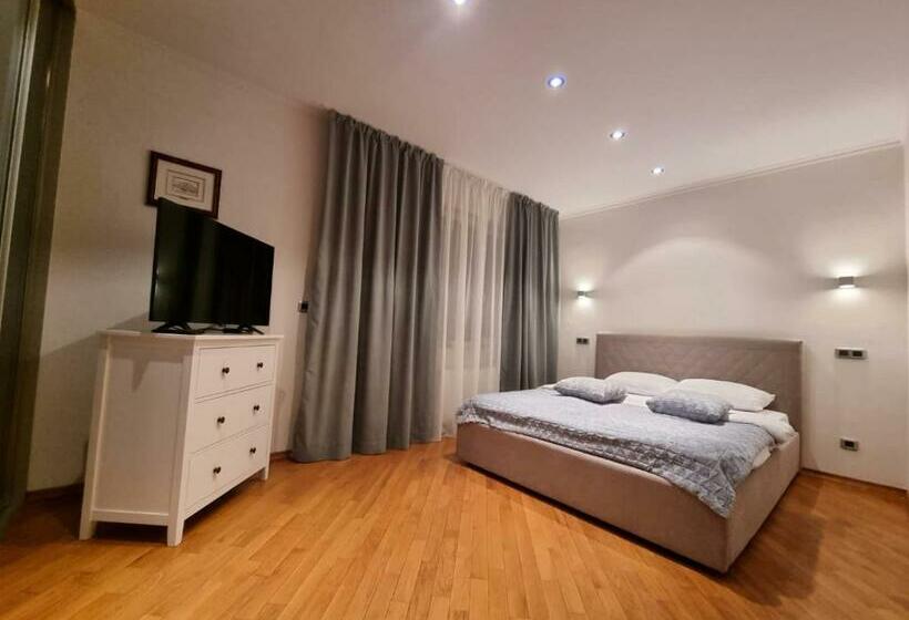 Lovely Apartment In Tolstoi 24/1 Center