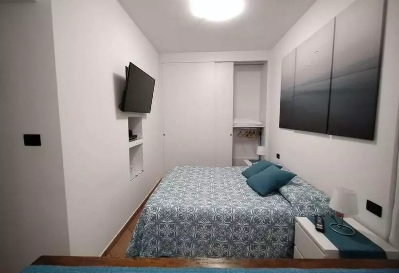 The Royal House   Un Passo Dalla Reggia /en Es It