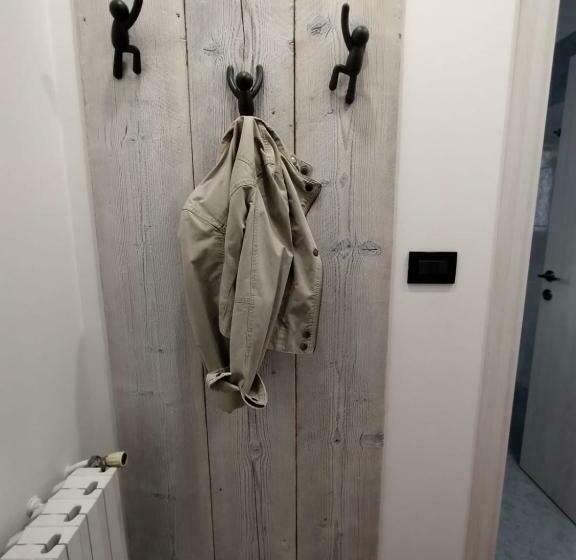 The Royal House   Un Passo Dalla Reggia /en Es It