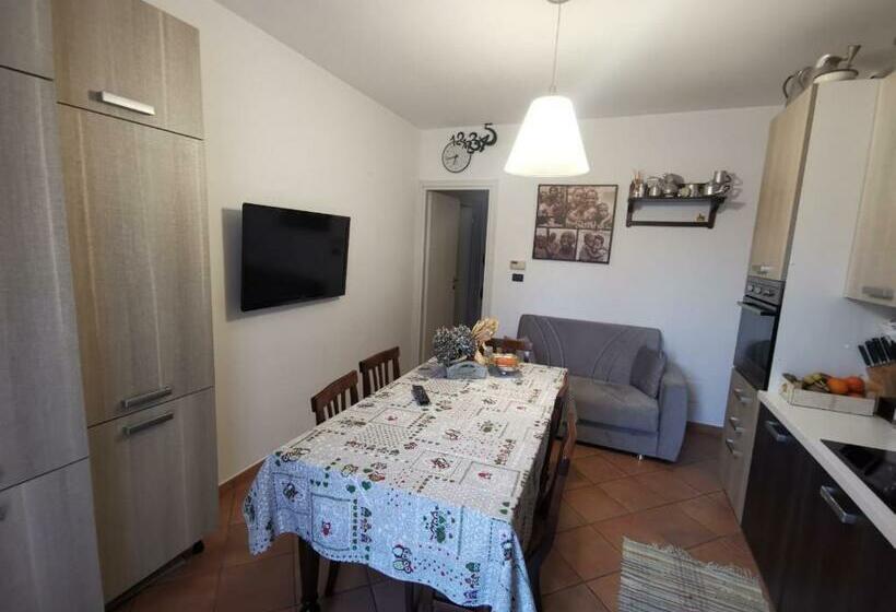 The Royal House   Un Passo Dalla Reggia /en Es It