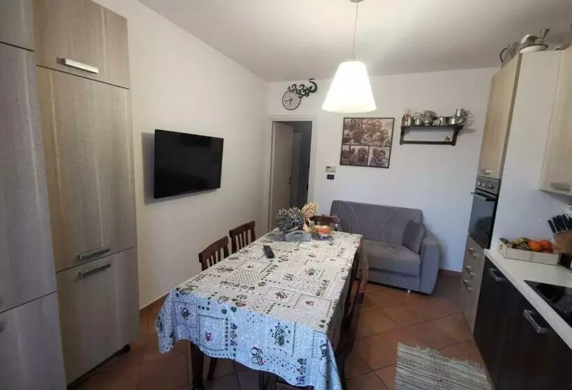 The Royal House   Un Passo Dalla Reggia /en Es It