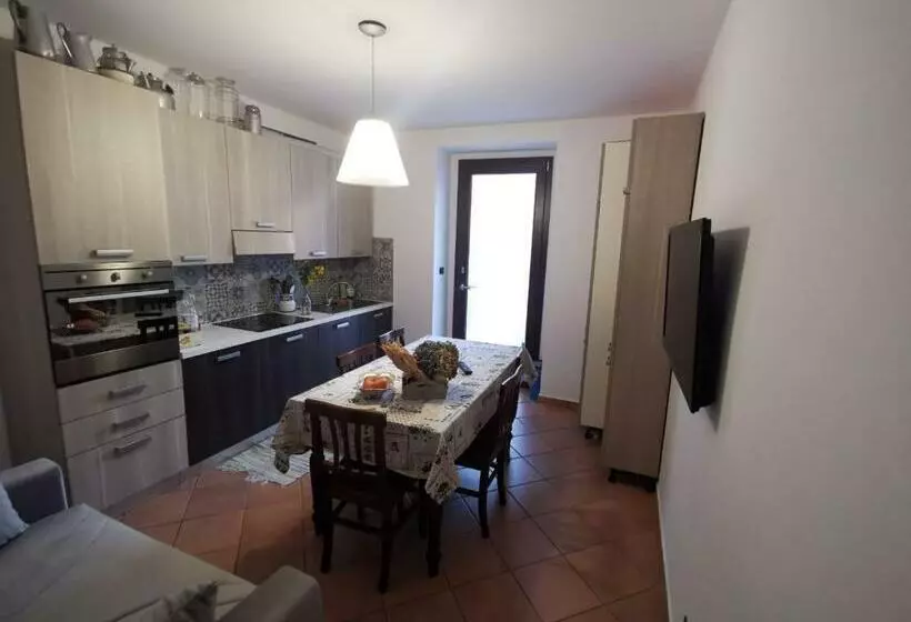 The Royal House   Un Passo Dalla Reggia /en Es It