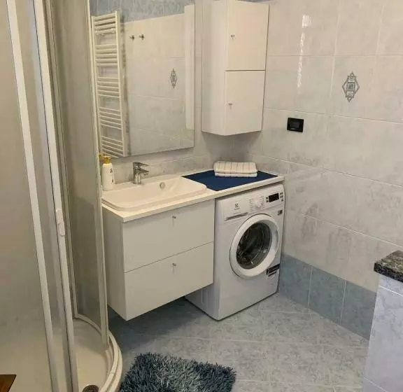 The Royal House   Un Passo Dalla Reggia /en Es It