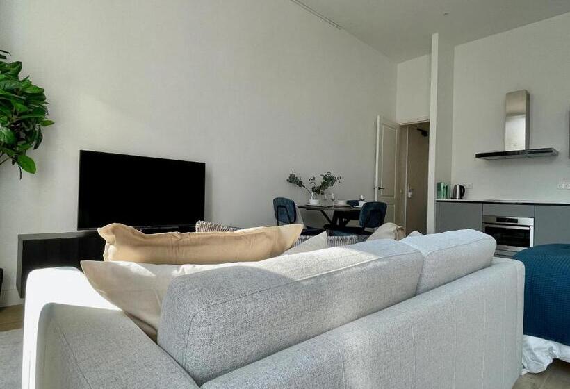 Charming Serviced Studio 40m2  Mnl C