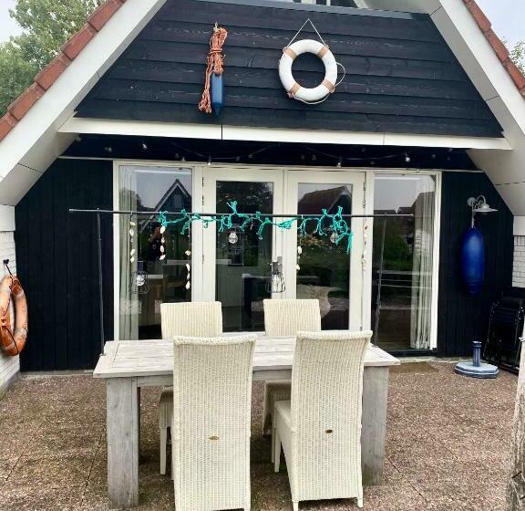 De Lauwersmeer Vogel Mit Eingezäuntem Garten