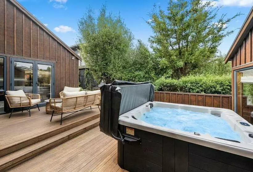 Lake Escape   Taupo