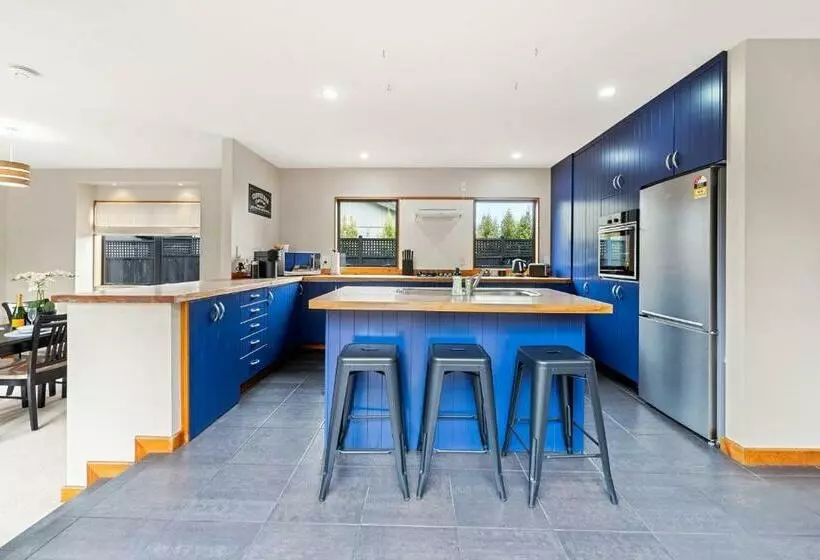 Lake Escape   Taupo