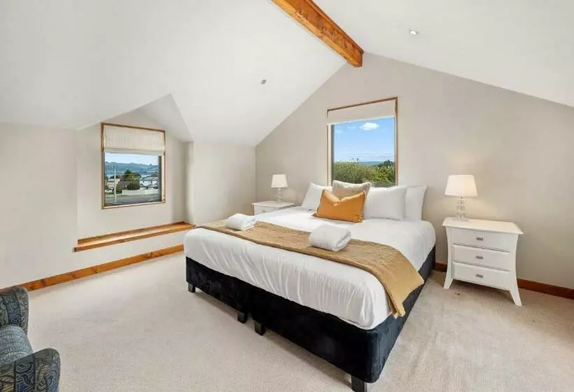 Lake Escape   Taupo