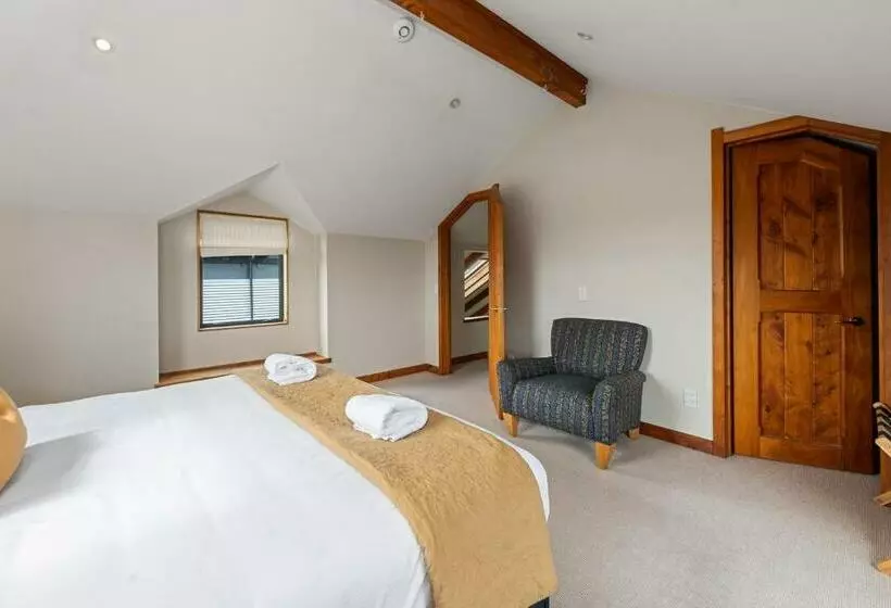Lake Escape   Taupo