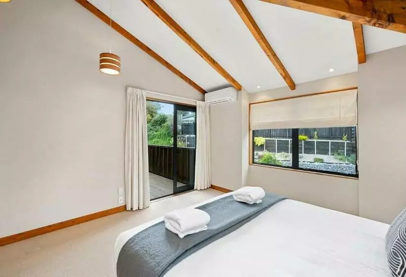 Lake Escape   Taupo