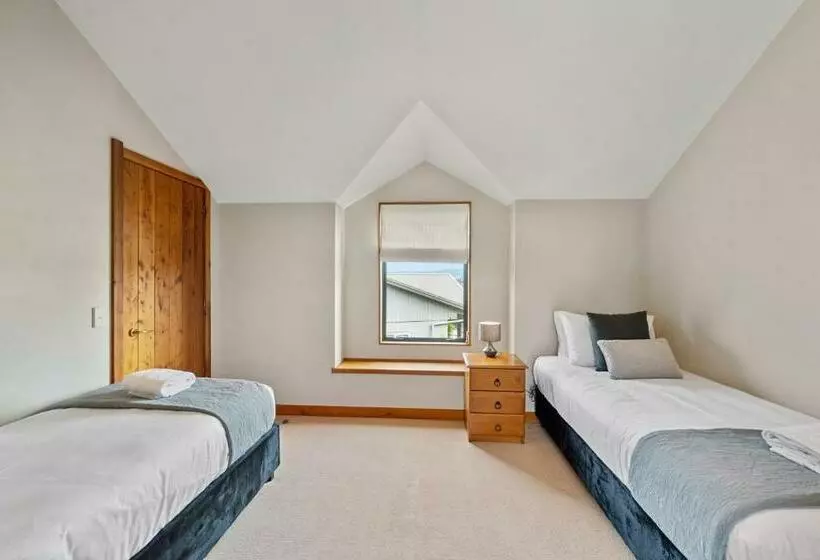 Lake Escape   Taupo